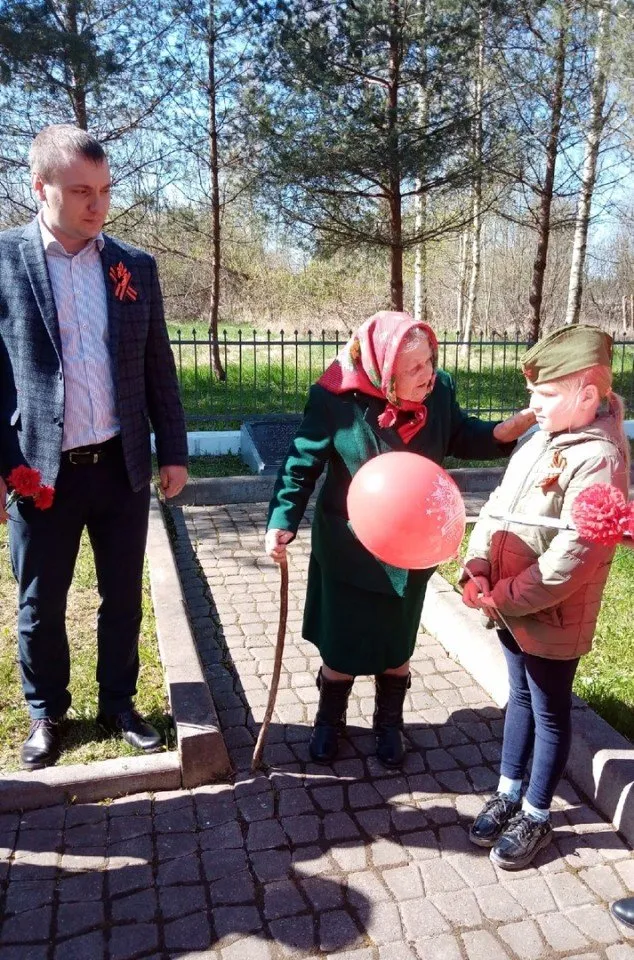 Поздравление жительницы д.Утушкино с Великим праздником Днем Победы