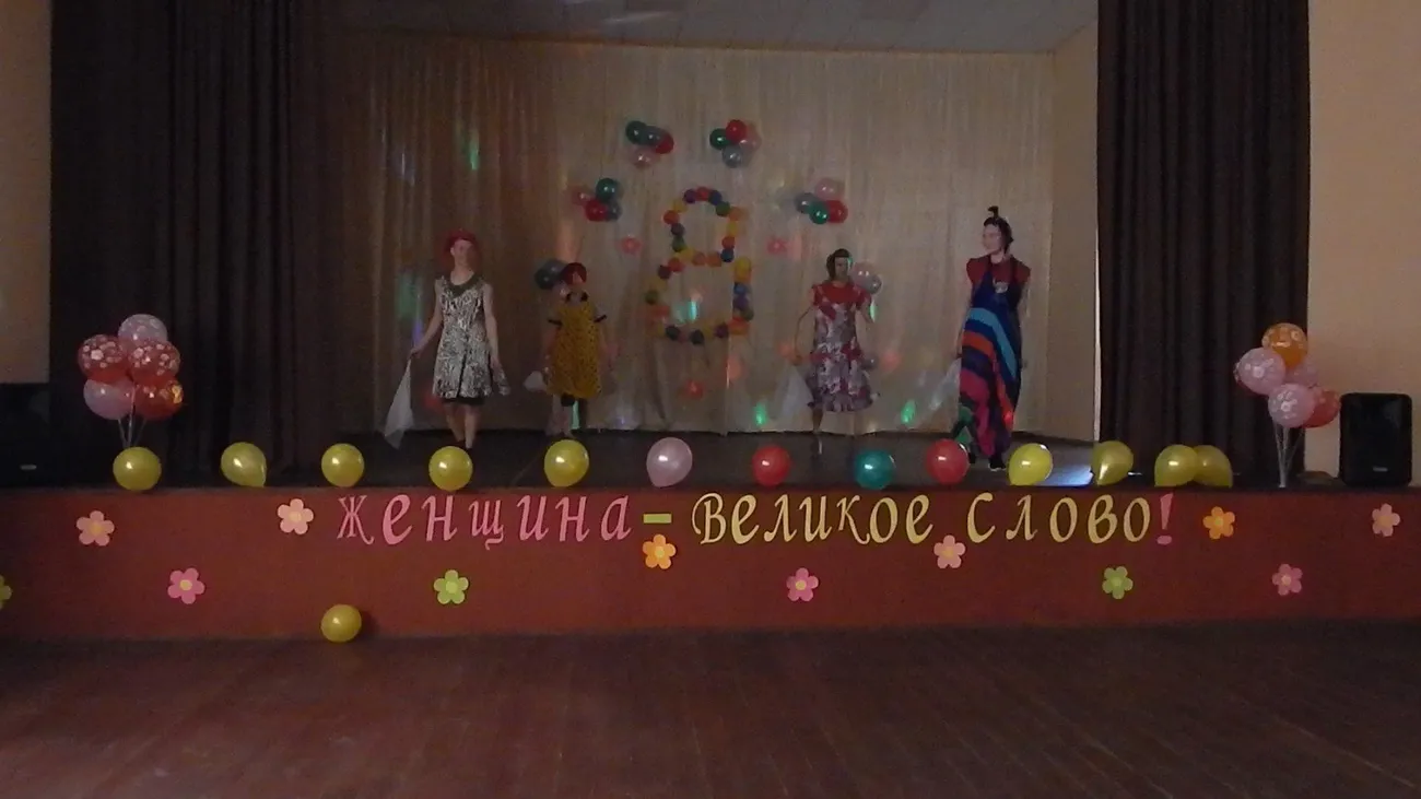 Танец "Ах, мамочка", исполняют мальчики.