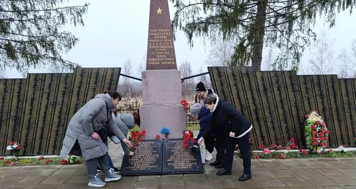 Возложение цветов