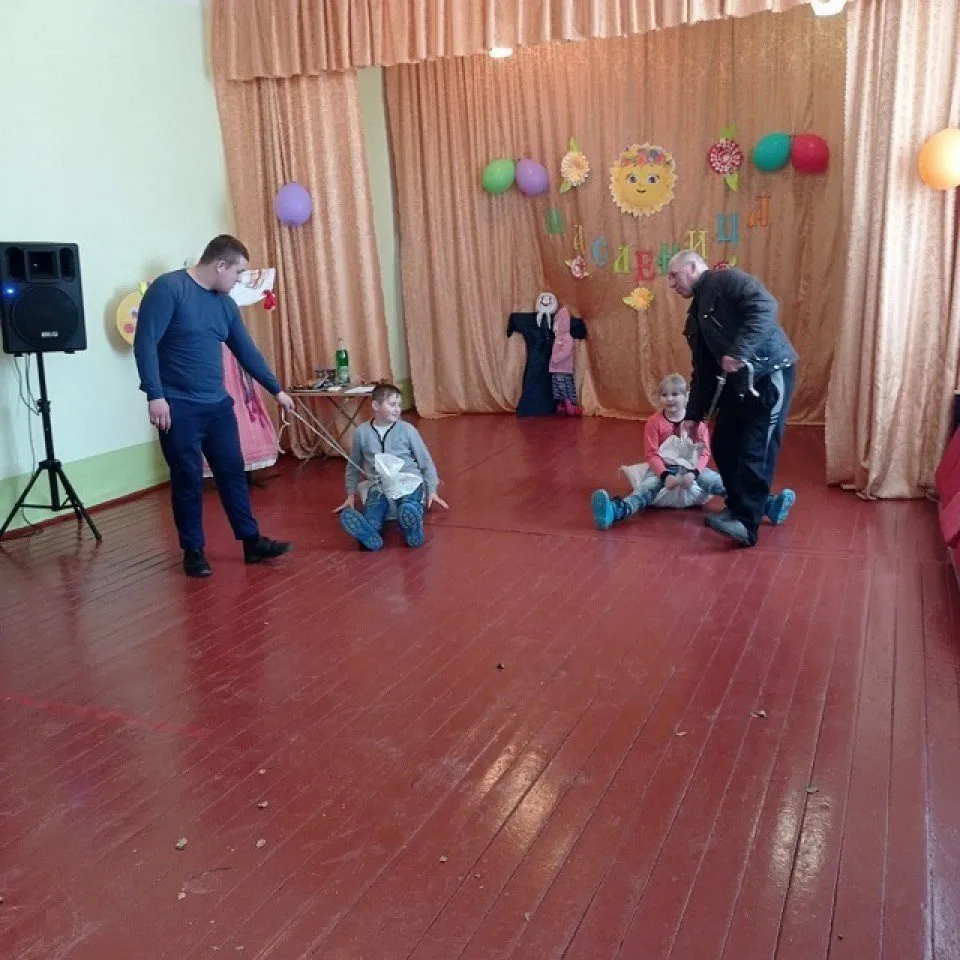 Катание на мешках
